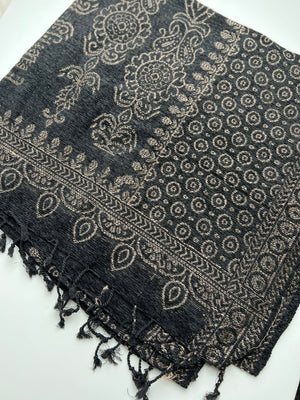 Sajh Dajh Wool Embroidered Shawl - Black